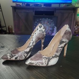 GBG snake print pumps